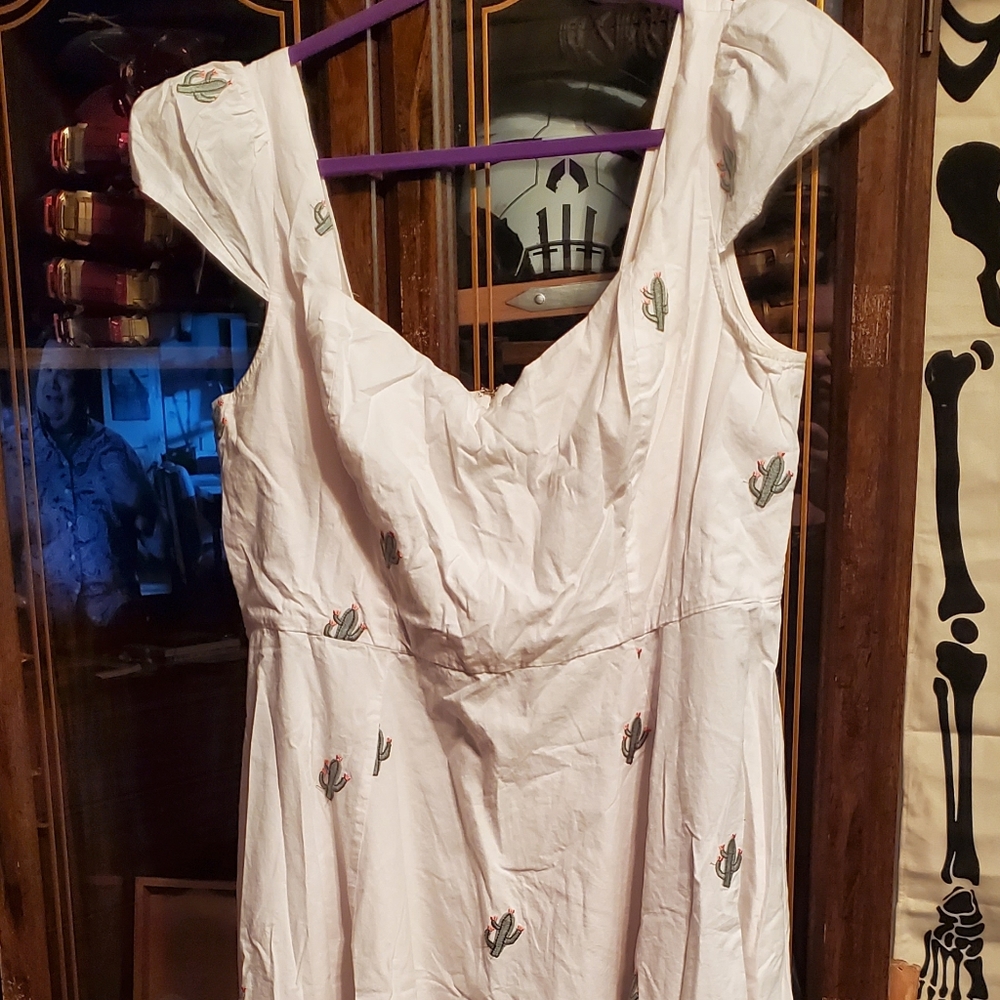 Collectif white cotton dress Cactus embroidered